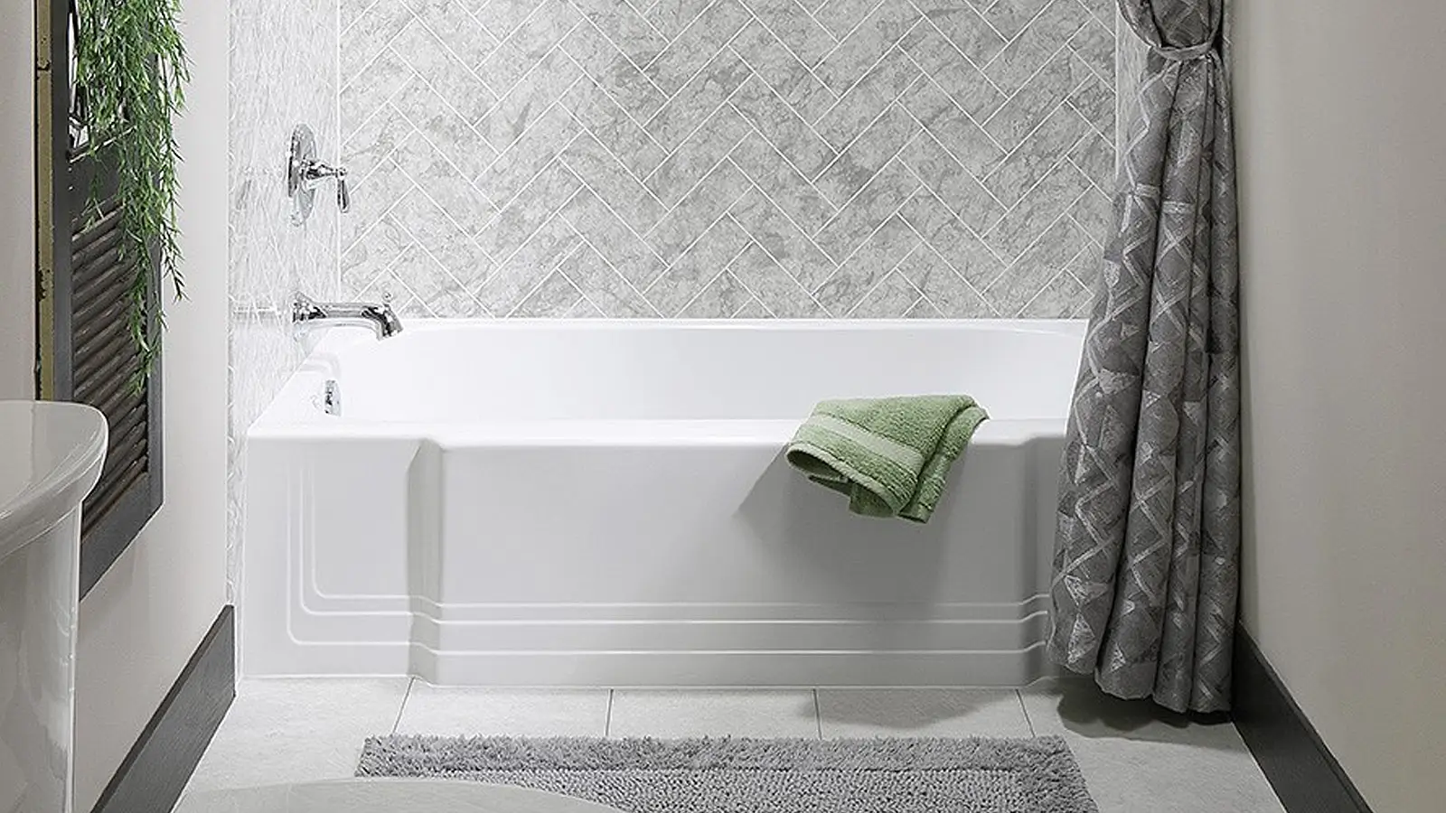 Bathtub remodel example with etched tile look